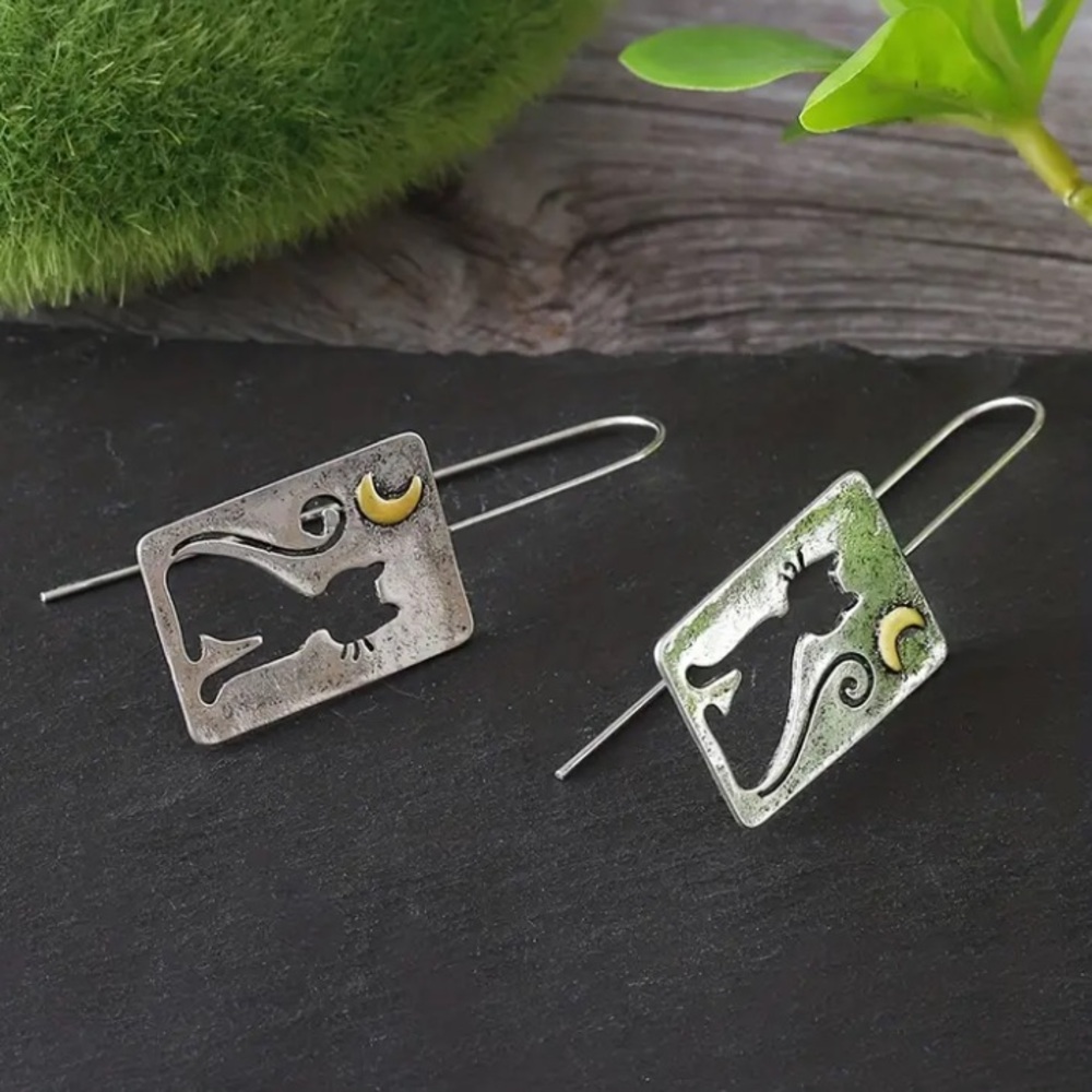 š“ Sitting Cat Cut Out Earrings - Picture 3 of 6